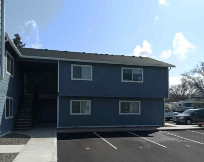 Building Photo - 220 Cheryl Ln