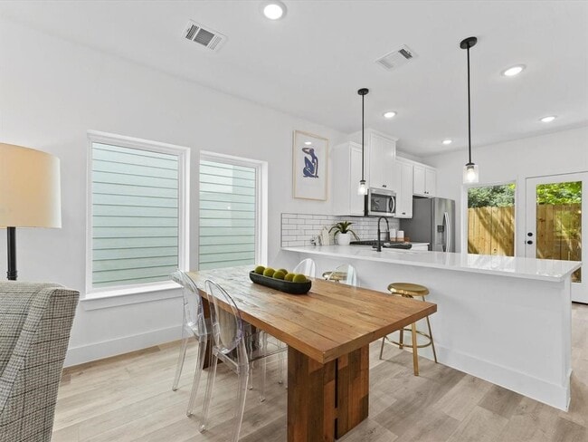 Building Photo - 1448 Dewalt St