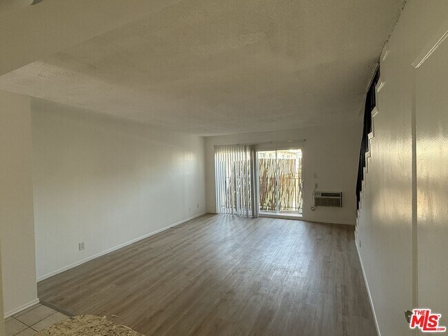 Building Photo - 10840 Camarillo St