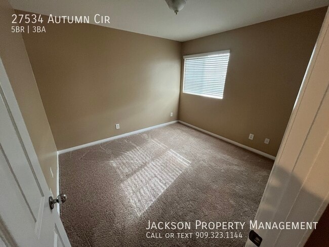 Building Photo - 27534 Autumn Cir