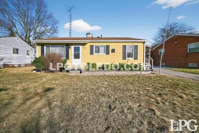 Building Photo - 1525 Akron St