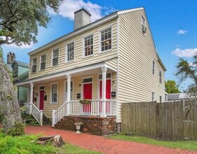 Building Photo - Charming Downtown Savannah Rental Property