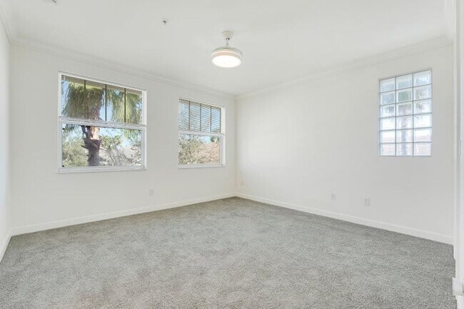 Building Photo - 441 Amador Ln