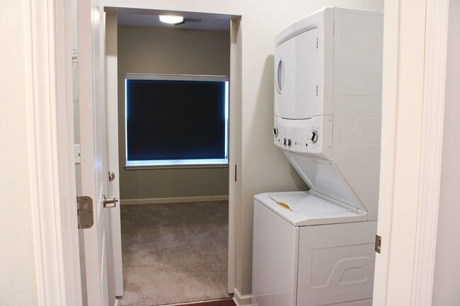 Building Photo - 3201 Redhawk St