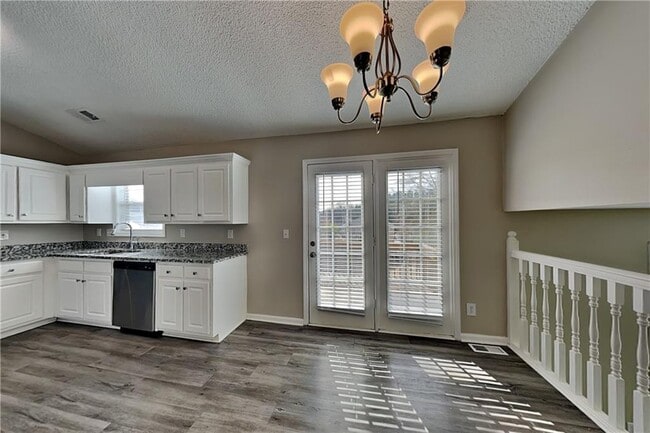 Building Photo - 1965 Racquet Club Cir NW