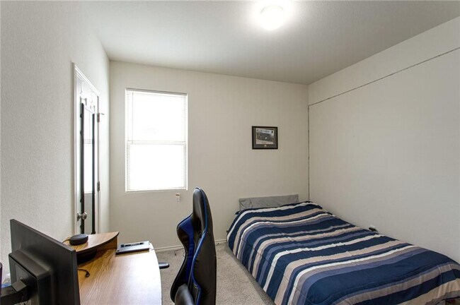 Building Photo - 9109 Garnet Dr