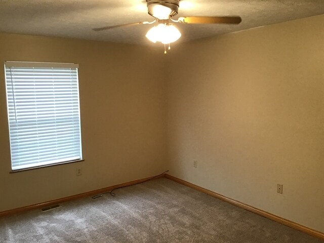 Building Photo - 1687 Deer Run Dr