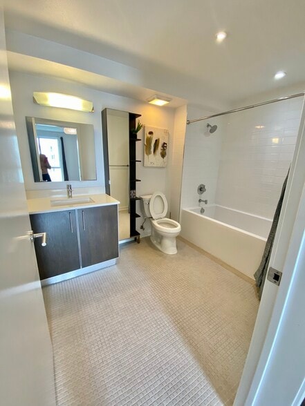 Building Photo - 4215 Glencoe Ave