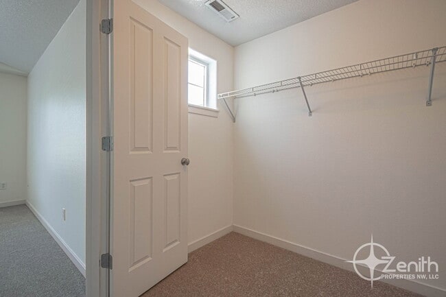 Building Photo - 7021 NE 55th St