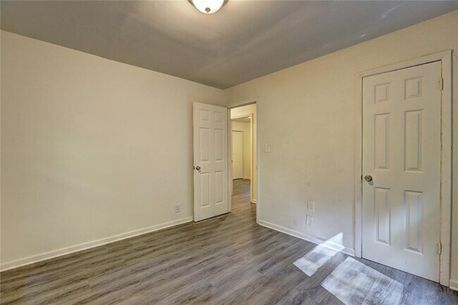 Building Photo - 1208 4th Ave W