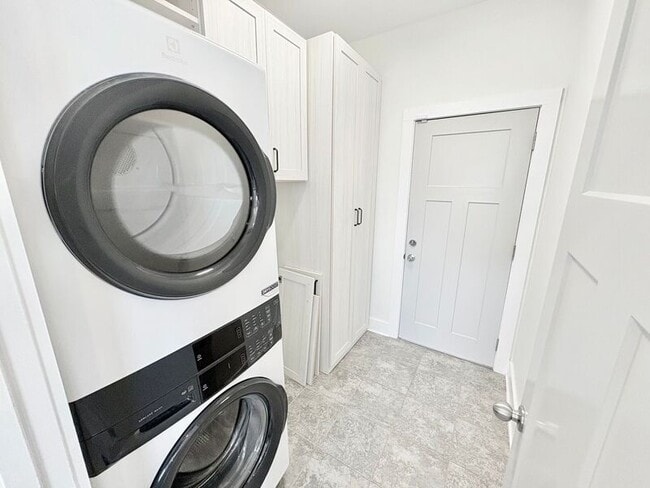 Building Photo - 211 Crooked Cedar Way