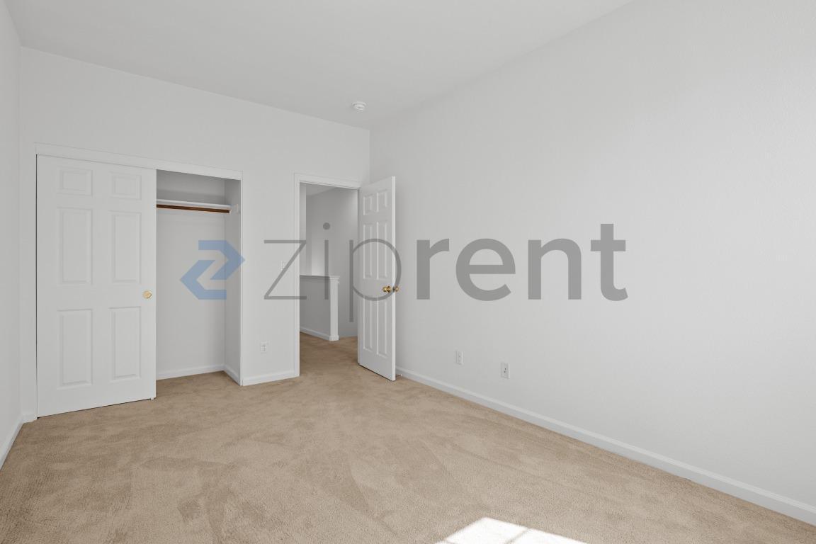 Building Photo - Unit