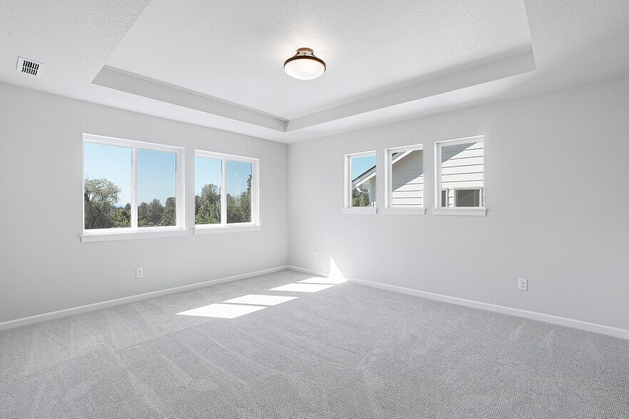 Building Photo - 203 SE Acacia Dr