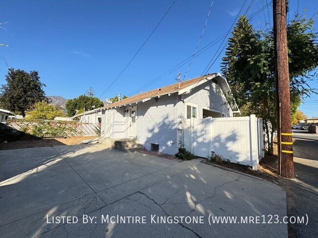 Building Photo - 709 S Magnolia Ave