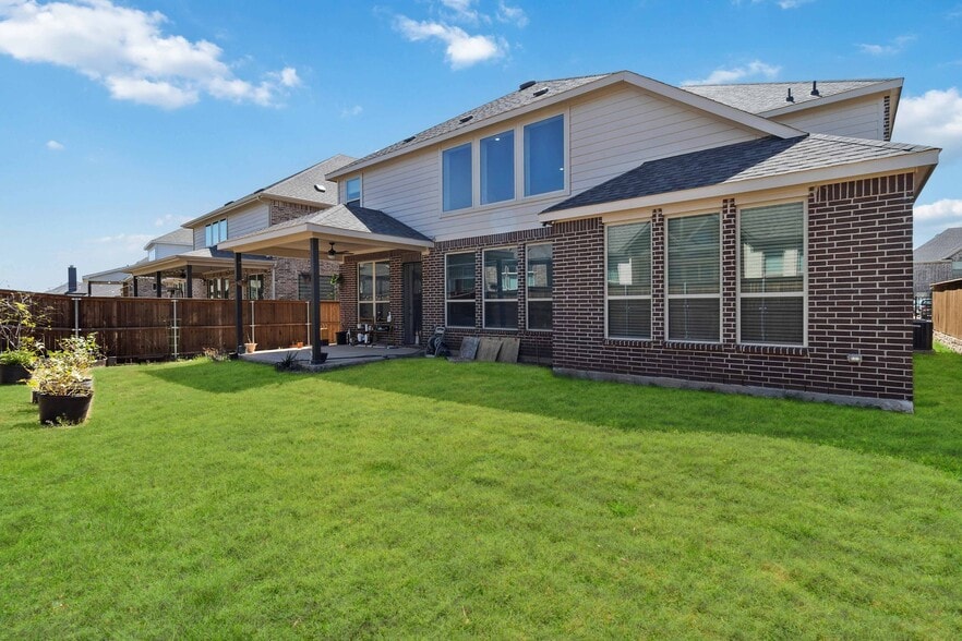 Building Photo - 566 Westwood Way Dr