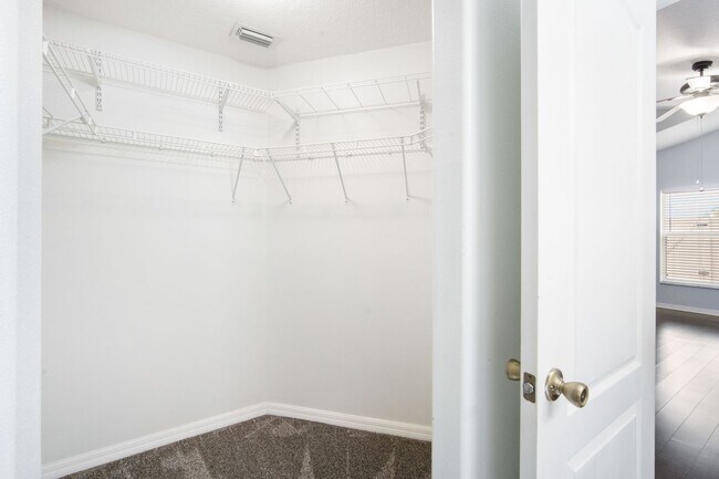 Building Photo - Family-Friendly 3BR Home with Yard, Office...