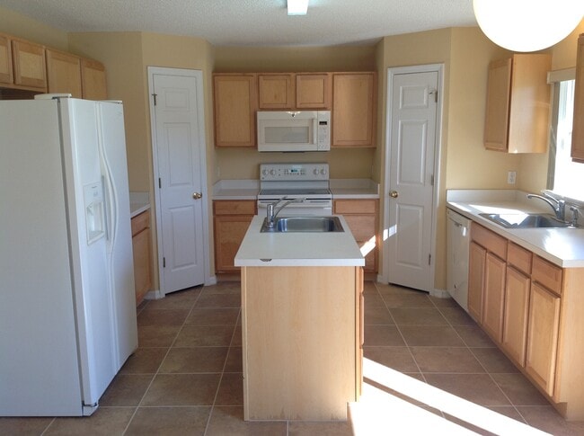 Building Photo - Spacious 4 Bed home in Wetherbee Lakes Estates !!