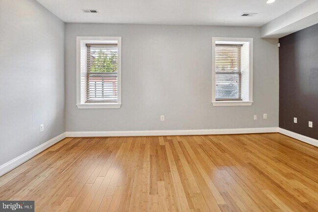 Building Photo - 1333 Euclid St NW