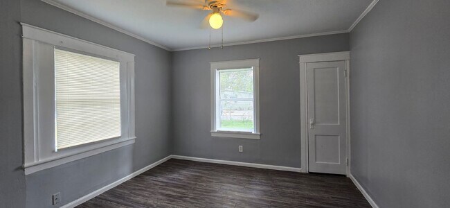 Building Photo - Beautiful 2/1 Single Family Home in Gibsonton! Apply for FREE This Holiday Season!