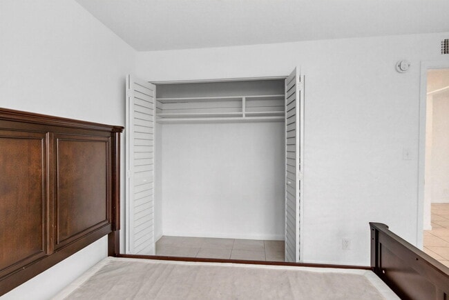 Building Photo - 450 SW 2nd Ave