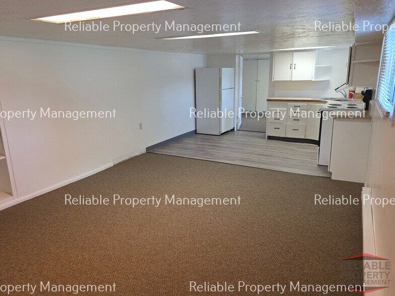 Building Photo - 561 N Water Ave