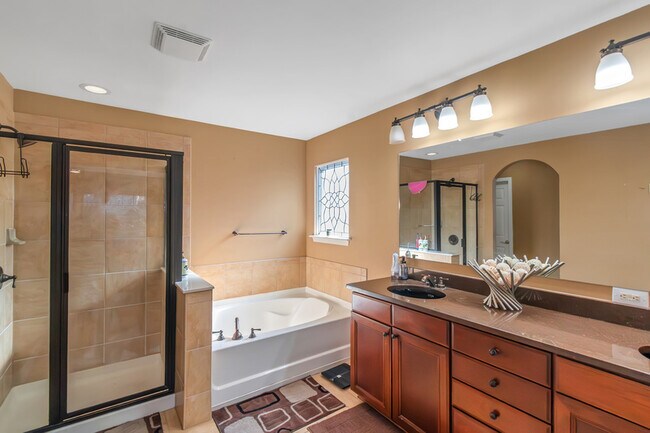 Building Photo - 3863 Pin Oak St