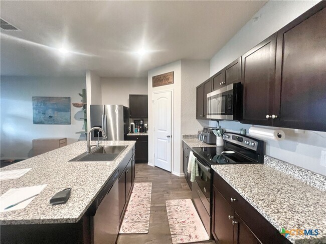 Building Photo - 940 Chachalaca Ct
