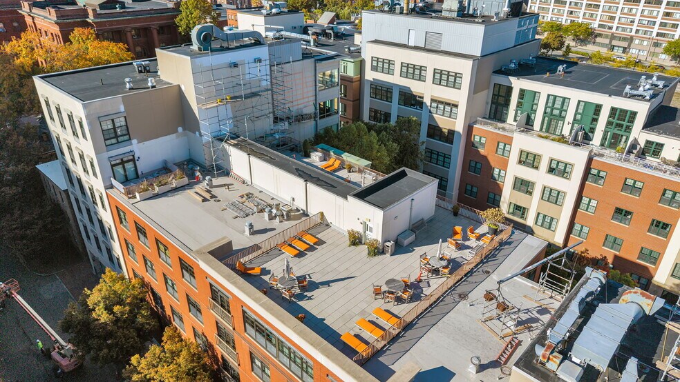 Building Photo - 17 Otis St