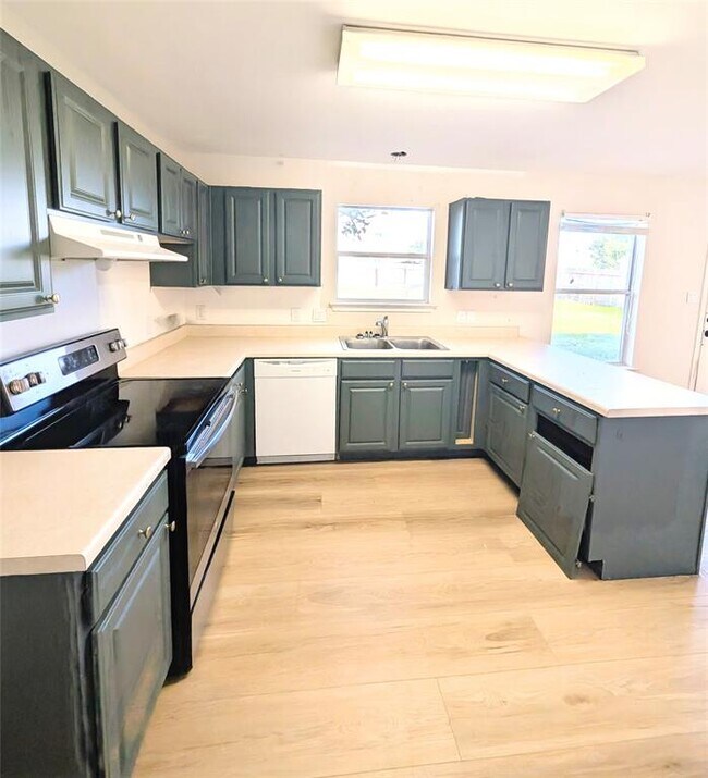 Building Photo - 222 Phillips St