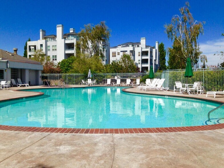 Building Photo - 720 Promontory Point Ln