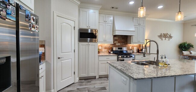 Building Photo - 1001 Ashmore Landing