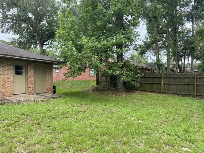 Building Photo - 16048 Shoshone Dr