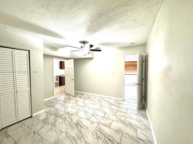 Building Photo - 465 NE 157th Ter