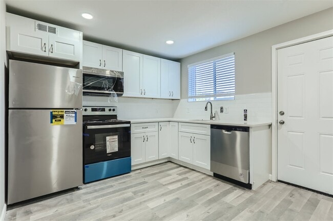 Building Photo - 2545 Kenton St