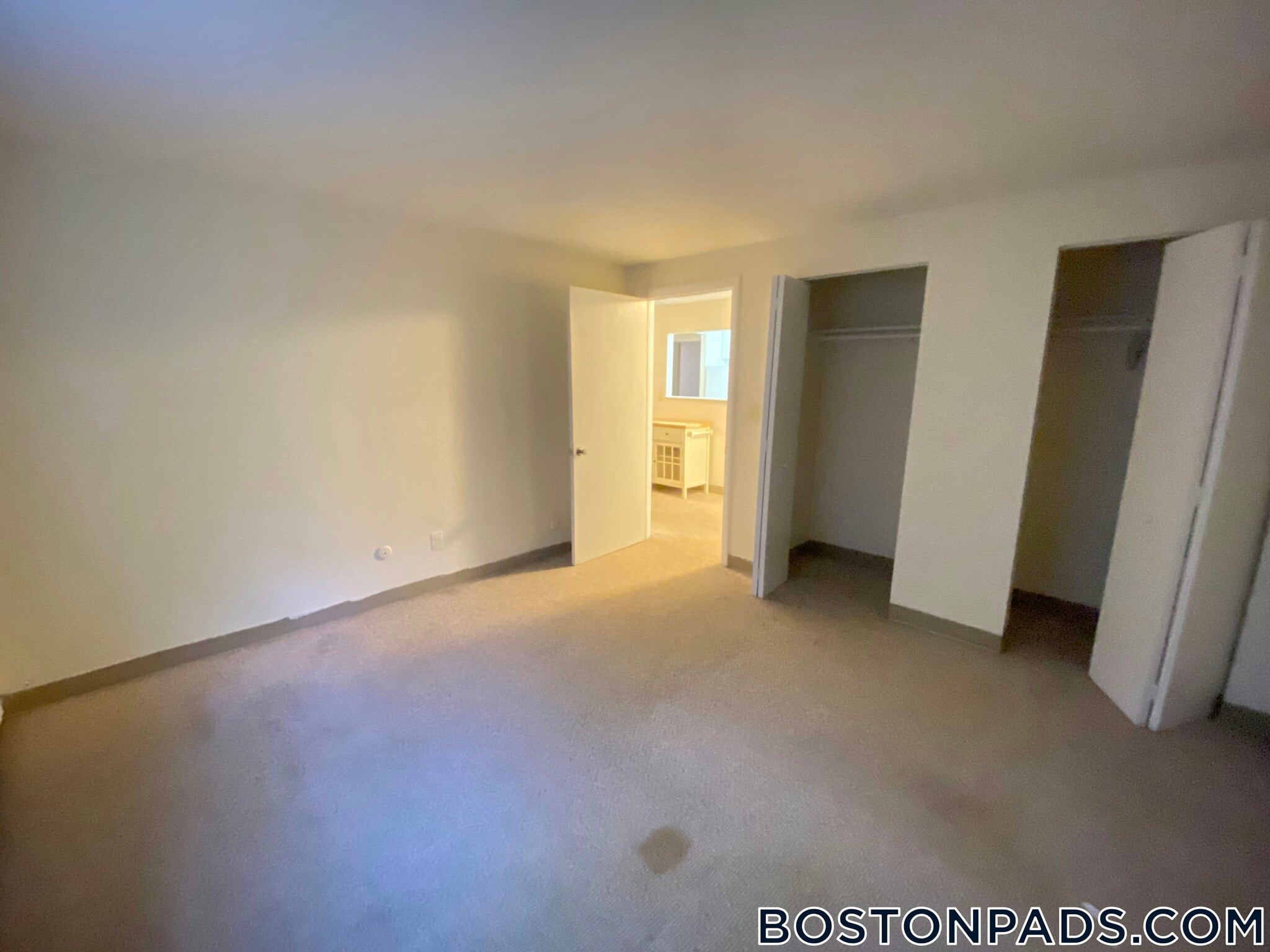 Building Photo - 122 Dustin St