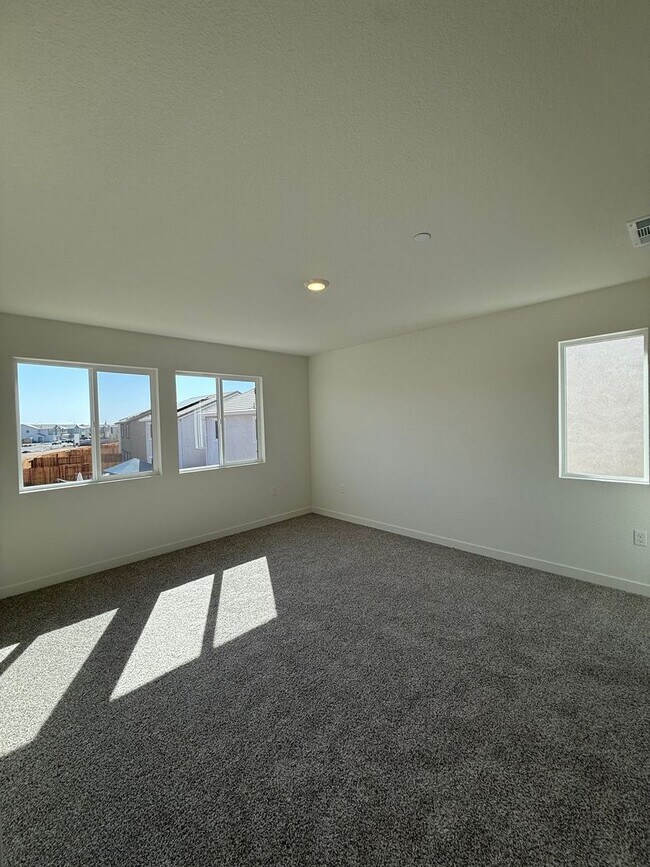 Building Photo - 4 Bed 2.5 Ba 2 Story 2 Car