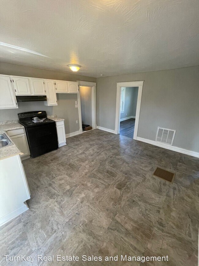 Building Photo - 2 br, 1 bath House - 920 W Central Street