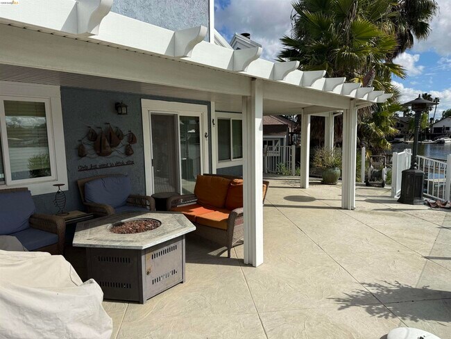 Building Photo - 2226 Cove Ct