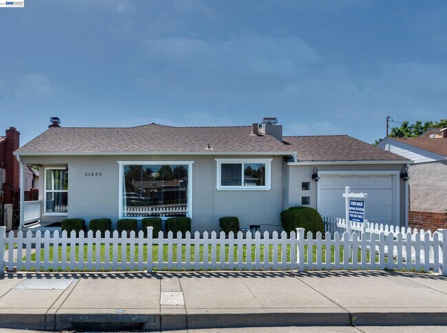 Building Photo - 21835 Redwood Rd