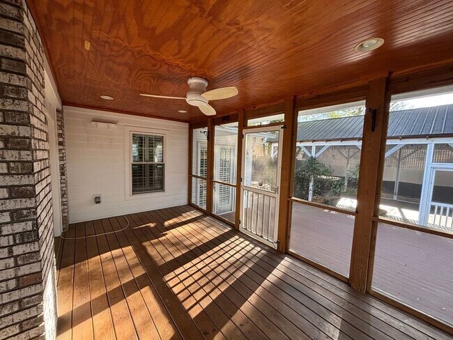 Building Photo - 5327 Chantilly Ln