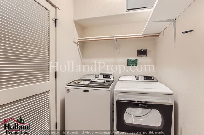 Building Photo - Cute 2 bedroom ground floor Condo located ...