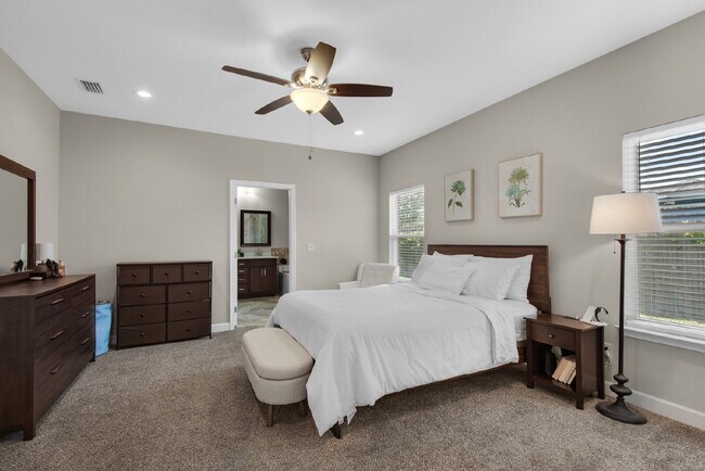 Building Photo - "Charming 3-Bed Home in Mary Esther with $200.00 Off First Full Month's Rent!"