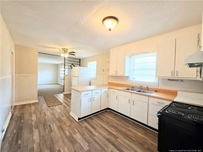 Building Photo - 868 71st School Rd