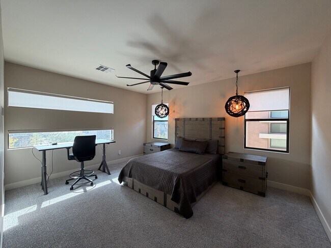Building Photo - 4 Bed, 4.5 Bath Summerlin Home in The Ridges with Resort-Style Backyard
