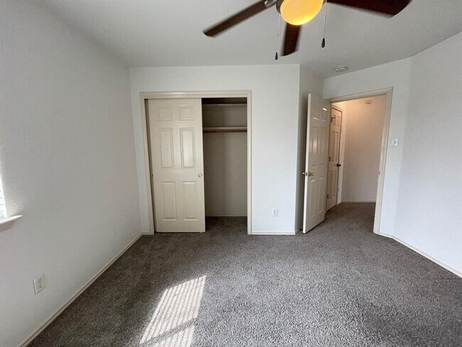Building Photo - 10520 Dunham Forest Rd