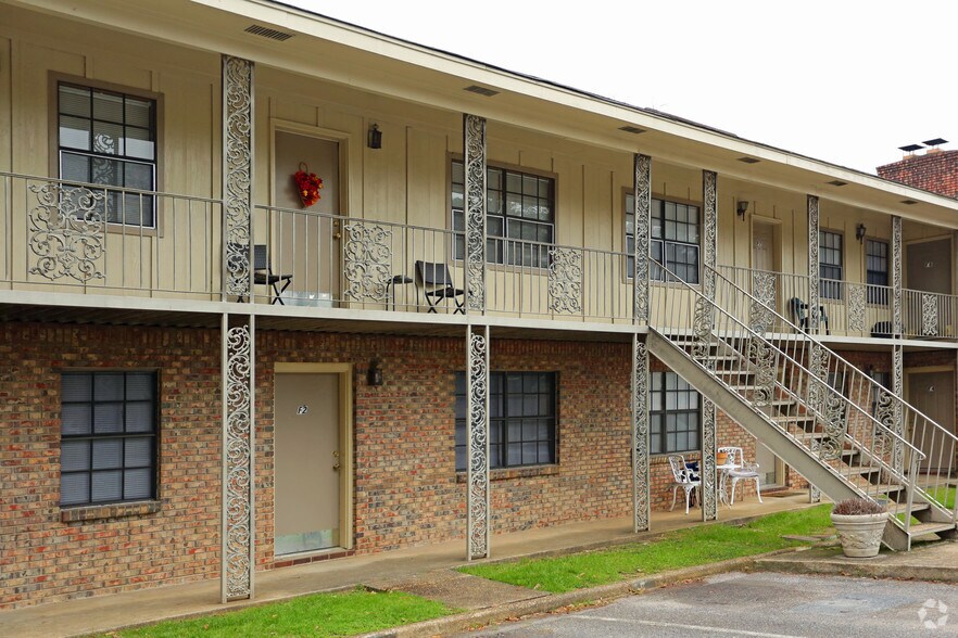 Building Photo - Crestmont Manor
