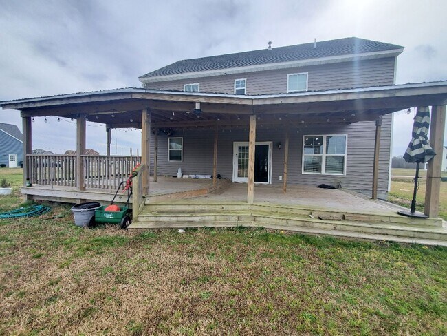 Building Photo - Luxurious 4BR/2.5BA Home with Spacious Living Spaces and Elegant Touches
