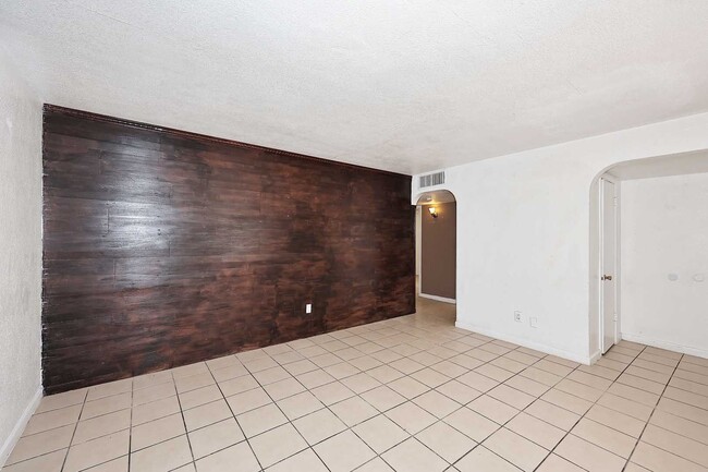 Building Photo - 8806 N 30th Ave