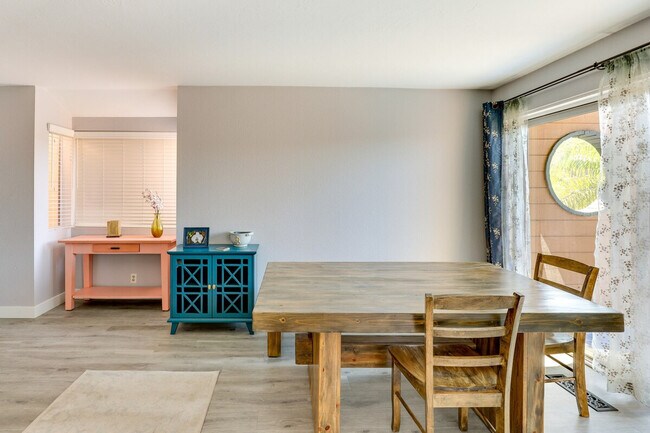 Building Photo - 801 Kalpati Cir