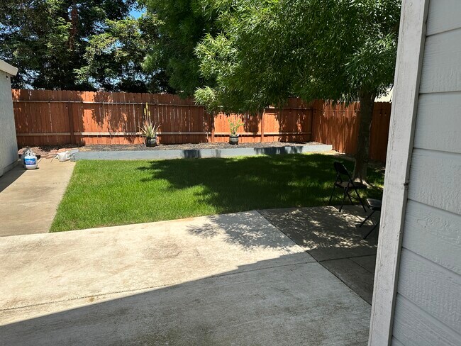 Building Photo - 9045 Westpark Dr